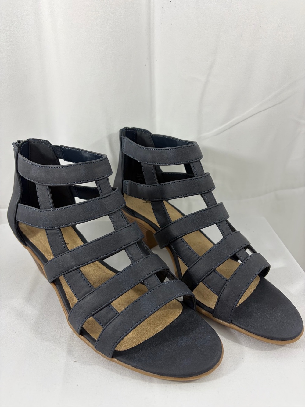 NWT Easy Street Women’s Size 9.5W Navy Blue Strappy Gladiator Sandals